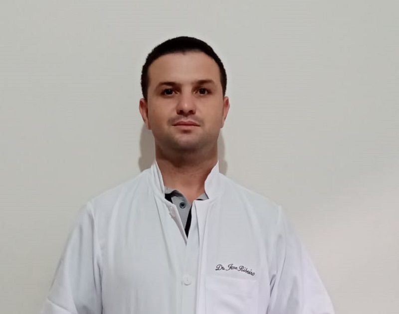 Cobrador e motorista de ônibus por quase 10 anos, José Ribeiro realizou o sonho de trabalhar na área da saúde e se tornou cirurgião-dentista (Foto: Acervo Pessoal)