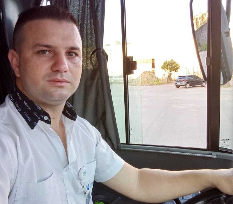 Cobrador e motorista de ônibus por quase 10 anos, José Ribeiro realizou o sonho de trabalhar na área da saúde e se tornou cirurgião-dentista (Foto: Acervo Pessoal)