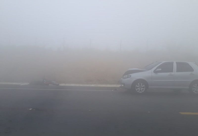 A vítima seguia em uma motocicleta pela rodovia, quando um carro bateu na traseira do veículo (Foto: Divulgação)