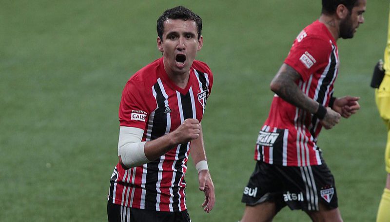Pablo celebra o gol que deu a vitória ao Tricolor (Foto: Rubens Chiri/saopaulofc.net)