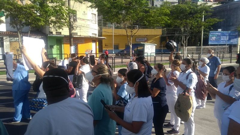 Protesto de técnicos enfermagem do Hospital Estadual de Urgência e Emergência. (Foto: Lilian Henriques)