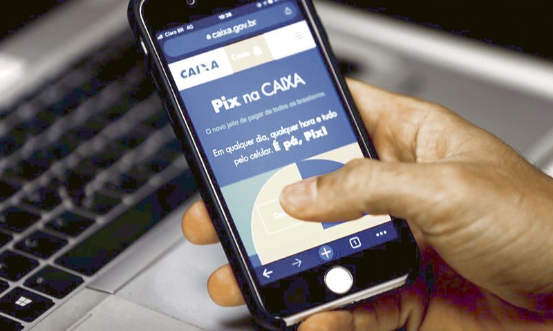 Pix poderá ser utilizado para transferir o dinheiro e fazer pagamentos sem a necessidade de sair de casa (Foto: Divulgação / Caixa Econômica Federal)