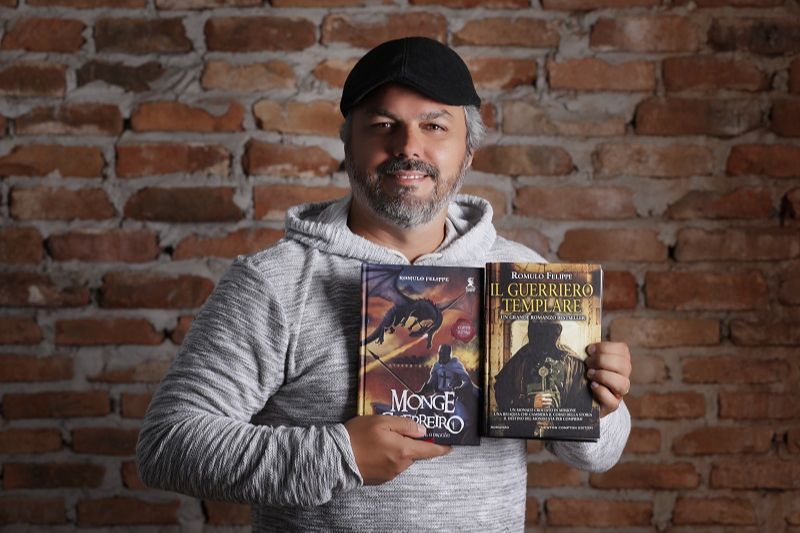 O autor de “Monge Guerreiro” teve sua obra publicada em países da Europa e nos Estados Unidos. (Foto: Erika Medeiros/Divulgação)