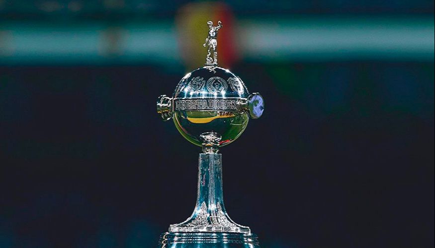 Troféu de campeão da Libertadores (Foto: Reprodução / Twitter Conmebol)