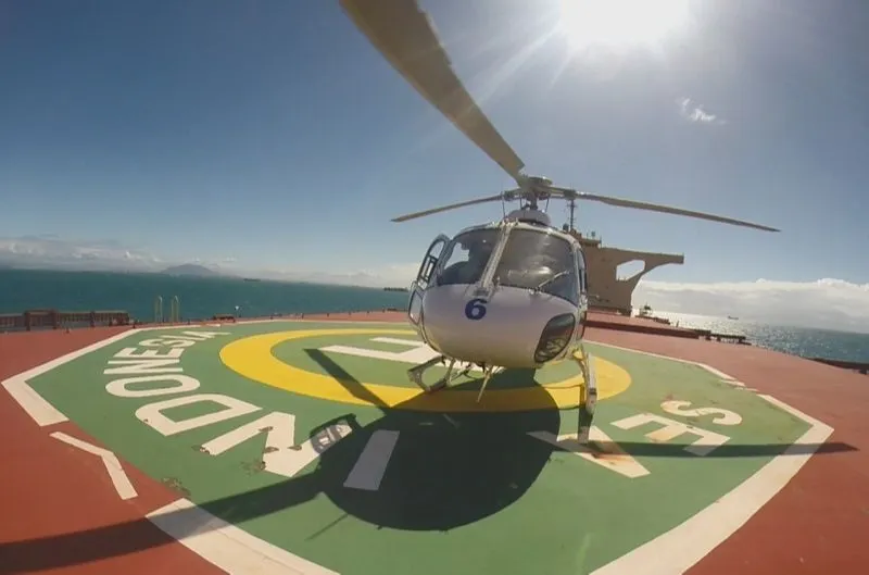 Imagem ilustrativa da imagem Comandante de navio sofre acidente em embarcação e é resgatado de helicóptero