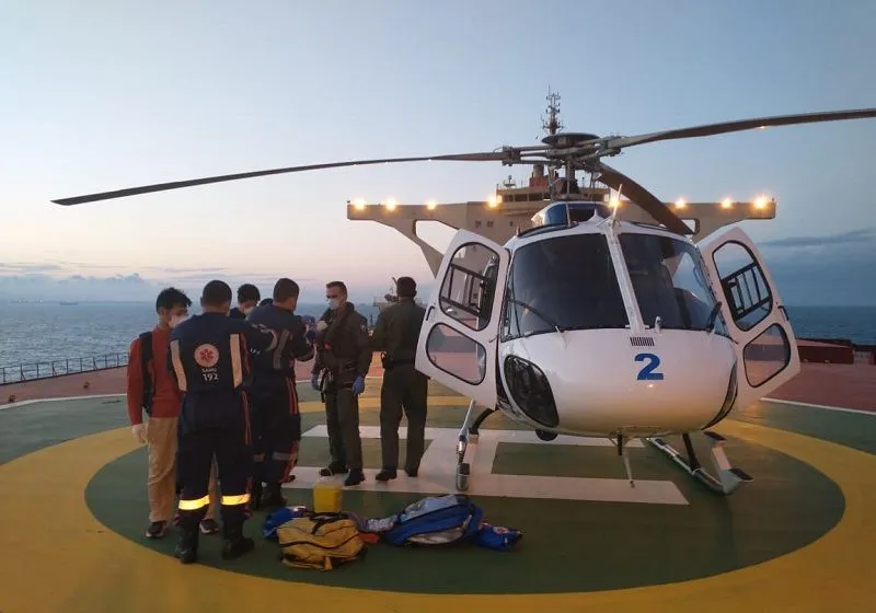 Os tripulantes foram atendidos por  uma equipe do Samu, que contou com apoio de um helicóptero do Notaer