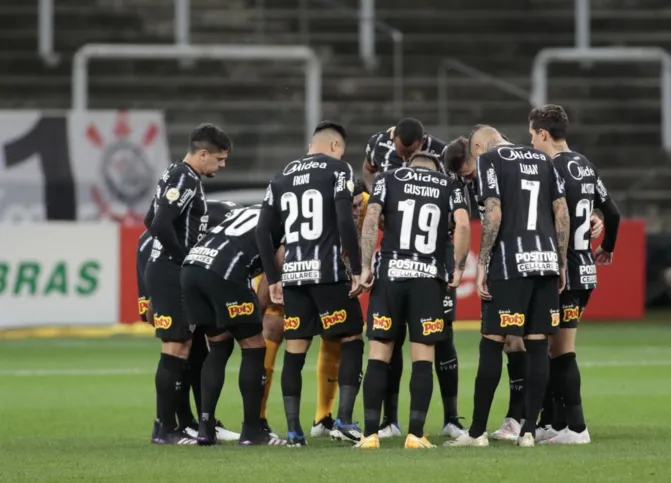 O Corinthians perdeu para o Atlético-GO