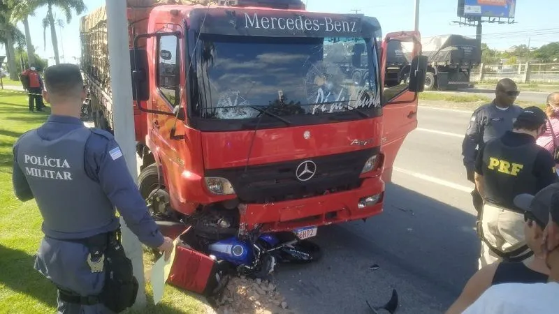 Imagem ilustrativa da imagem Motociclista que morreu em acidente com caminhão na Serra tinha 21 anos