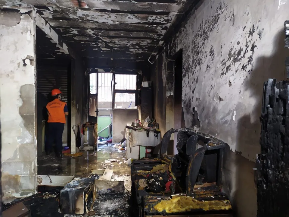 Imagem ilustrativa da imagem Apartamento pega fogo durante a madrugada em Vitória