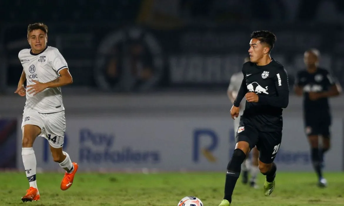 Imagem ilustrativa da imagem Sul-Americana: com gol no fim, Bragantino perde em casa e se complica