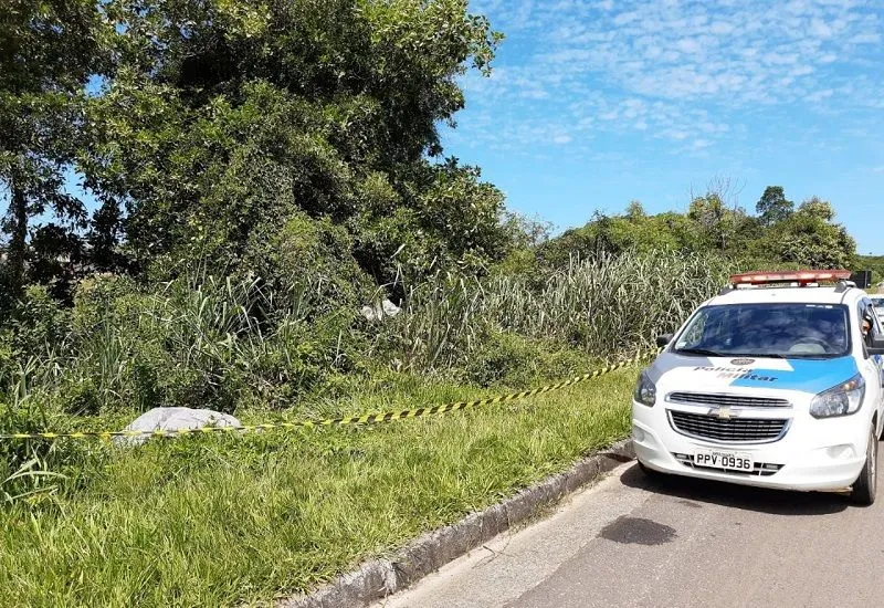 Imagem ilustrativa da imagem Casal é preso por obrigar motorista de aplicativo a levar jovem executado no porta-malas
