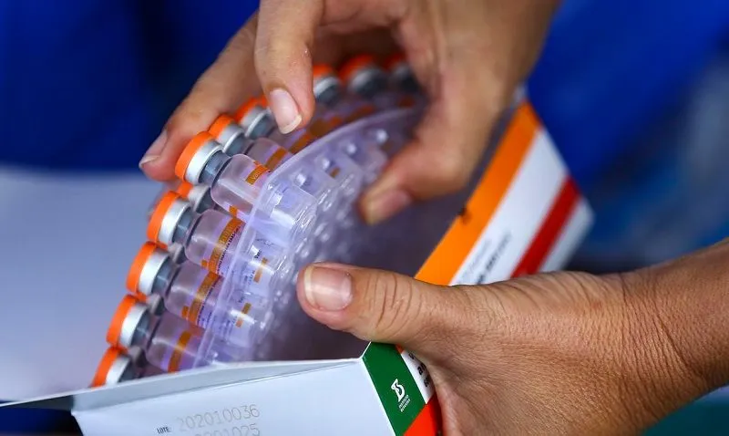 Imagem ilustrativa da imagem Anvisa interdita 12 milhões de doses da Coronavac de fábrica sem autorização
