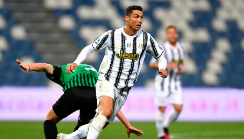 Imagem ilustrativa da imagem Cristiano Ronaldo quebra recordes ao marcar 100 gols pela Juventus: 'Orgulhoso'