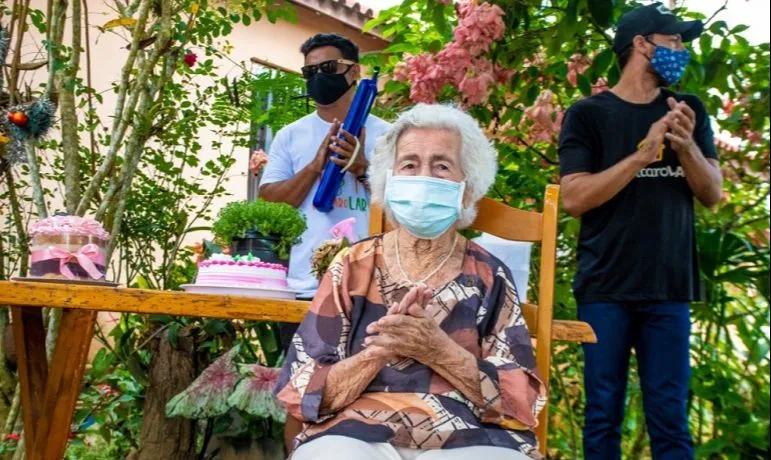Imagem ilustrativa da imagem Vovó completa 103 anos e comemora não ter pegado Covid