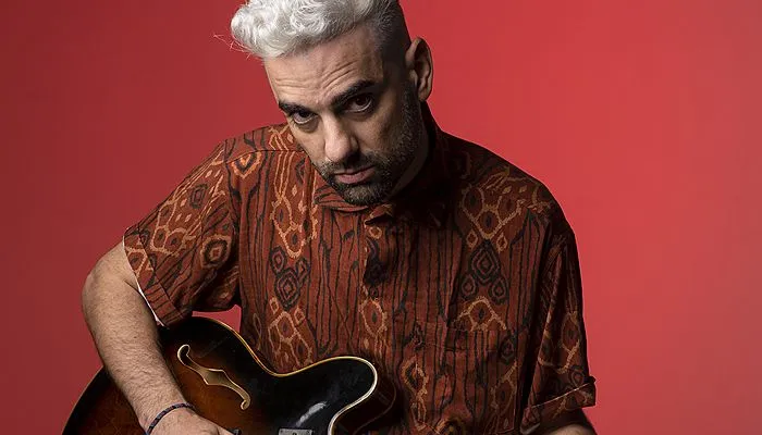 Imagem ilustrativa da imagem Douglas Lopes lança música e clipe para as mães