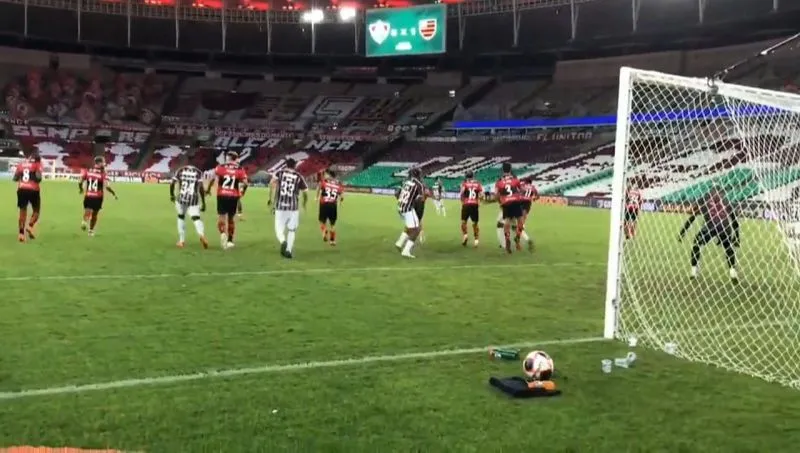 Imagem ilustrativa da imagem Fluminense e Flamengo empatam no primeiro jogo da decisão do Carioca