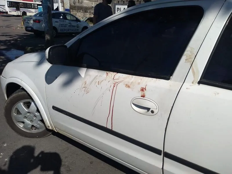 Imagem ilustrativa da imagem Auxiliar de despachante é esfaqueado por ex-cunhado dentro de carro na Serra