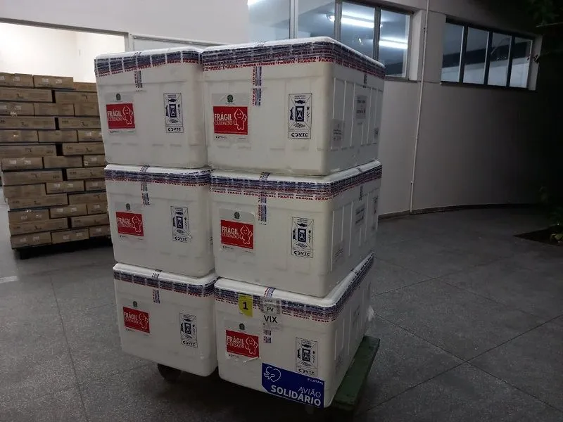 Imagem ilustrativa da imagem Estado vai receber 96.050 doses de vacinas Coronavac e Astrazeneca até sexta