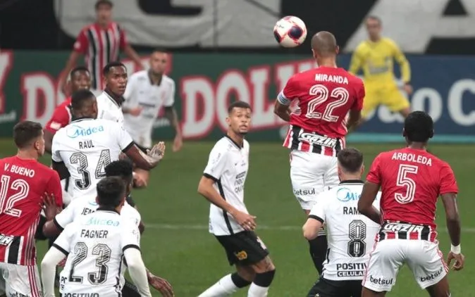 Imagem ilustrativa da imagem Miranda exalta retorno ao São Paulo, compara Crespo com Simeone e projeta seleção