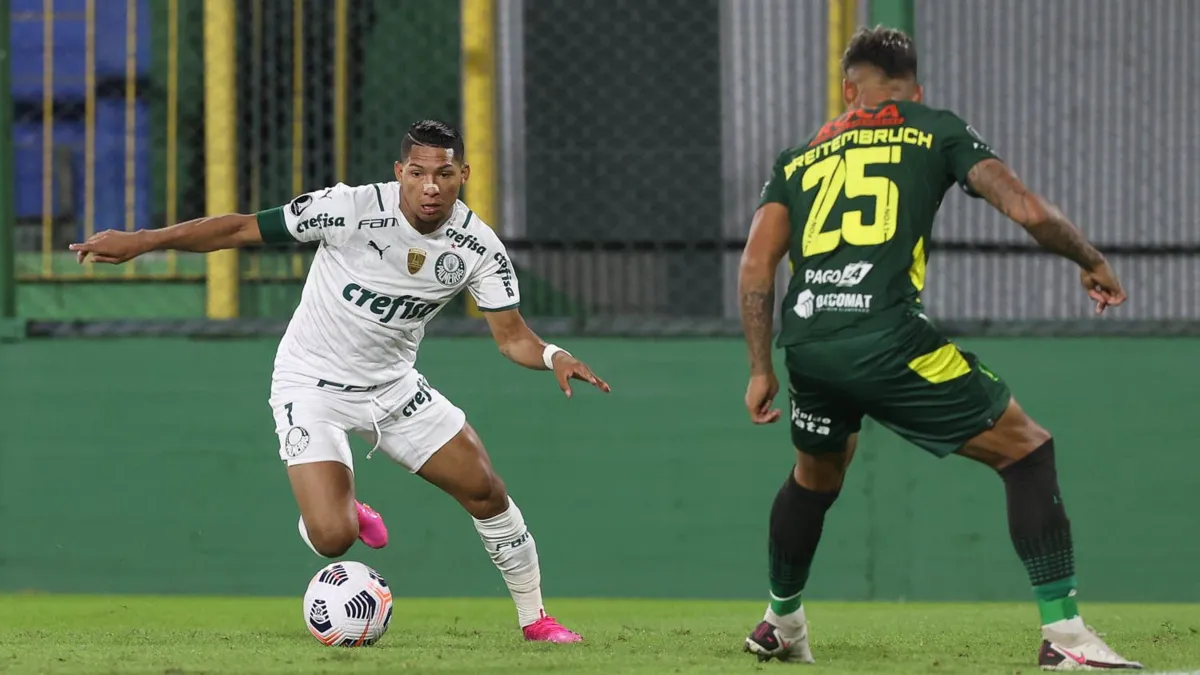 Imagem ilustrativa da imagem Palmeiras vence Defensa y Justicia e dispara na liderança do Grupo A da Libertadores