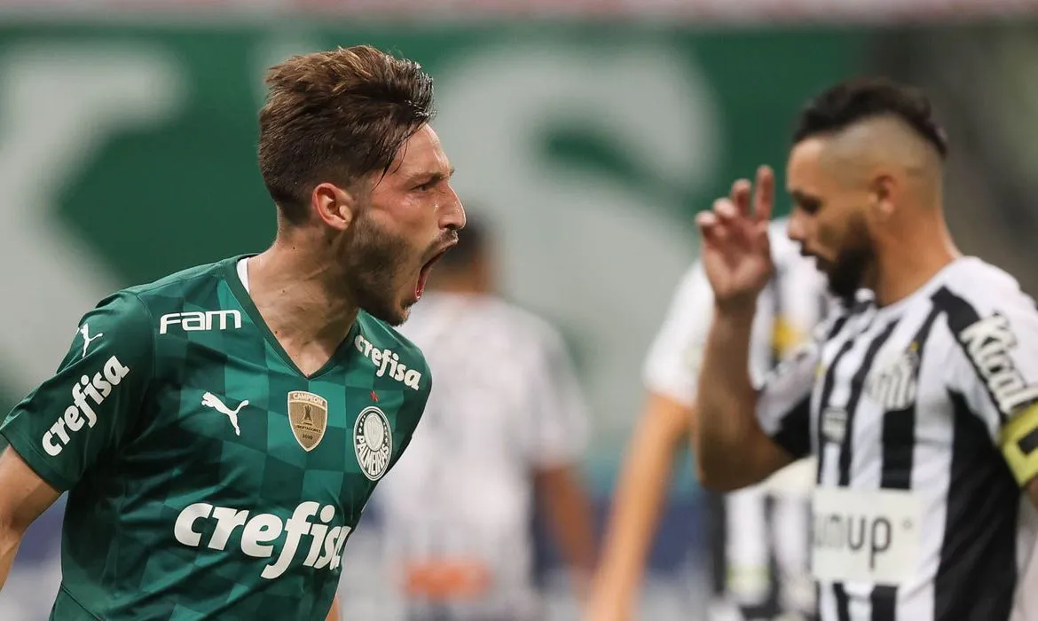 Imagem ilustrativa da imagem Palmeiras vence clássico, elimina Santos e mantém chances de avançar no Paulistão