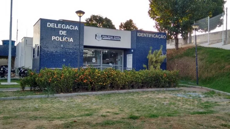 Imagem ilustrativa da imagem Professora ajuda a polícia a resgatar madrasta e enteada de cárcere privado