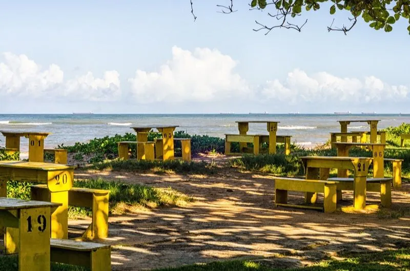 Imagem ilustrativa da imagem Serra quer administrar as praias da cidade para evitar demolição de quiosques