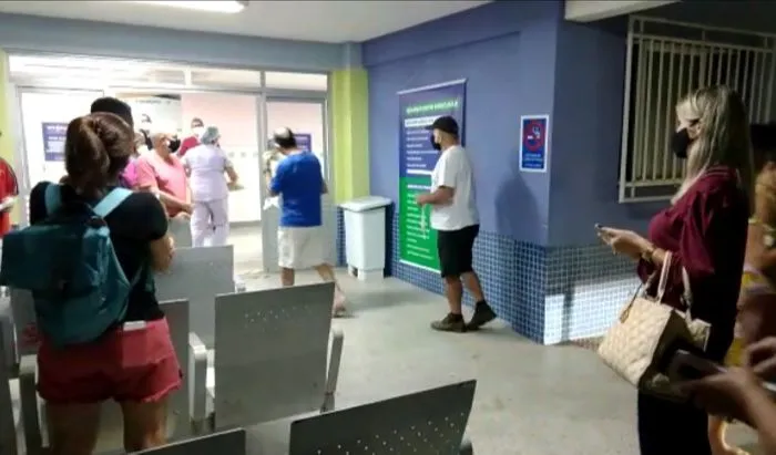 Imagem ilustrativa da imagem Tumulto em posto de saúde após Vitória exigir comprovante de residência para vacinar contra Covid