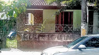 Imagem ilustrativa da imagem Imóvel abandonado no bairro em Praia do Canto