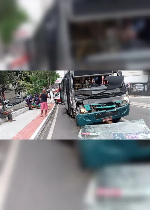 Imagem ilustrativa da imagem Acidente entre dois ônibus na Curva do Saldanha deixa 5 feridos