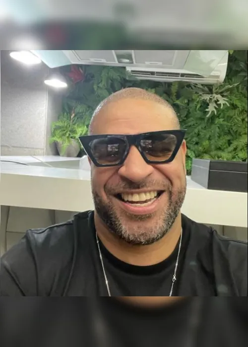 Imagem ilustrativa da imagem Adriano chora ao saber de homenagem na Calçada da Fama do Maracanã
