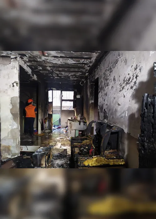 Imagem ilustrativa da imagem Secador de cabelo pode ter começado incêndio que destruiu apartamento em Vitória