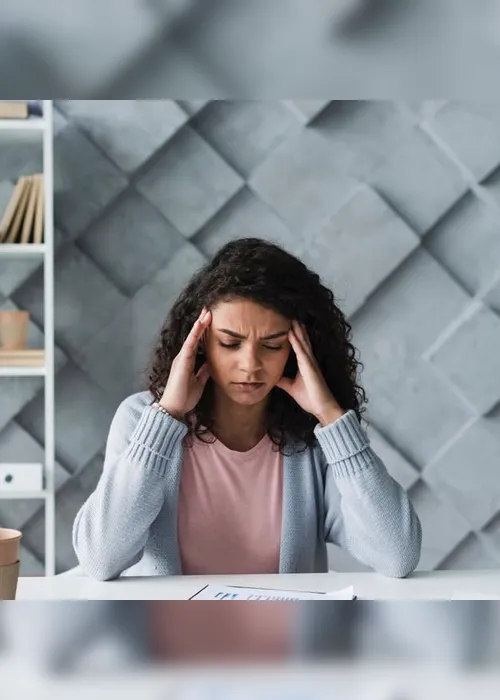 
          Imagem ilustrativa da imagem Como a alimentação pode auxiliar no controle da enxaqueca?
          