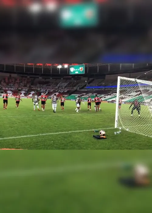 Imagem ilustrativa da imagem Fluminense e Flamengo empatam no primeiro jogo da decisão do Carioca