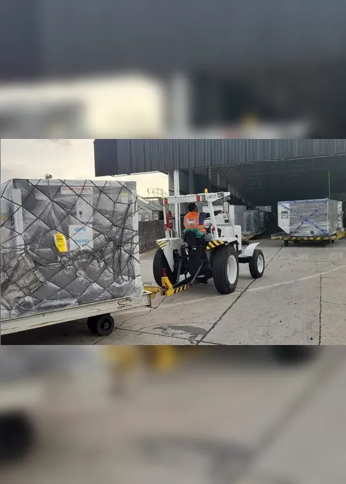 Imagem ilustrativa da imagem Covid-19: chegam ao Brasil 3,8 milhões de doses da vacina AstraZeneca