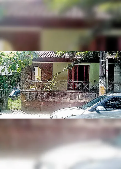 
          Imagem ilustrativa da imagem Imóvel abandonado no bairro em Praia do Canto
          