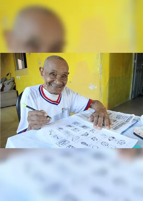
          Imagem ilustrativa da imagem Seu Pedro volta a estudar aos 102 anos e, agora, vai fazer curso profissional
          
