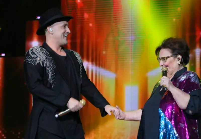 Paulo Gustavo realizou um show com sua mae Déa Lúcia Vieira Amaral em janeiro de 2020