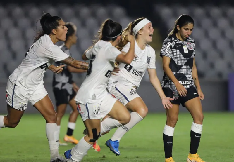 Santos supera Corinthians no Brasileiro de Futebol Feminino
