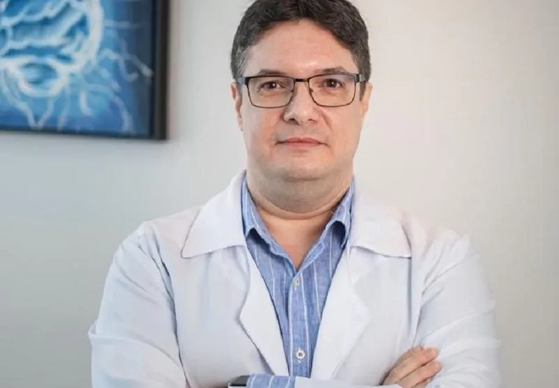 O médico psiquiatra Valber Dias Pinto comenta que crises de ansiedade ou dificuldades de concentração estão sendo mais diagnosticados em pacientes após internação por Covid
