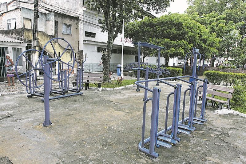 Academia popular na Praça da Pestalozzi, no bairro Santa Inês, em Vila Velha (Foto: Kadidja Fernandes/AT)