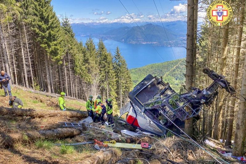O acidente ocorreu às 12h30 (hora local, 7h30 no horário de Brasília) a 100 metros da última estação em Stresa (Foto: Soccorso Alpino e Speleologico Piemontese)