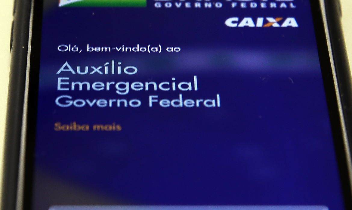 Dinheiro do auxílio emergencial já pode ser movimentado pelo aplicativo Caixa Tem. (Foto: Marcello Casal Jr / Agência Brasil)
