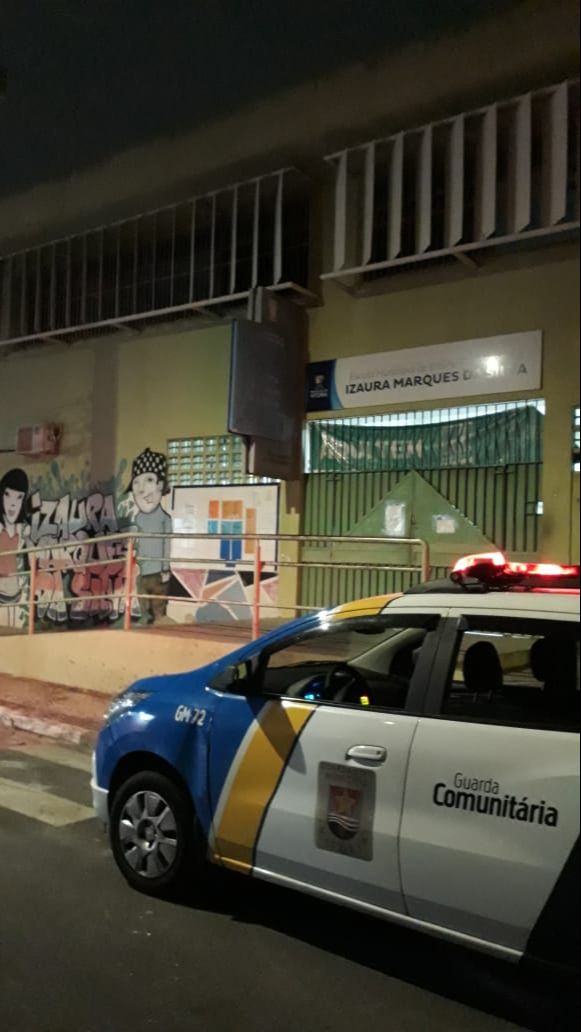 Barricada é retirada em Andorinhas (Foto: Divulgação/ GMV)