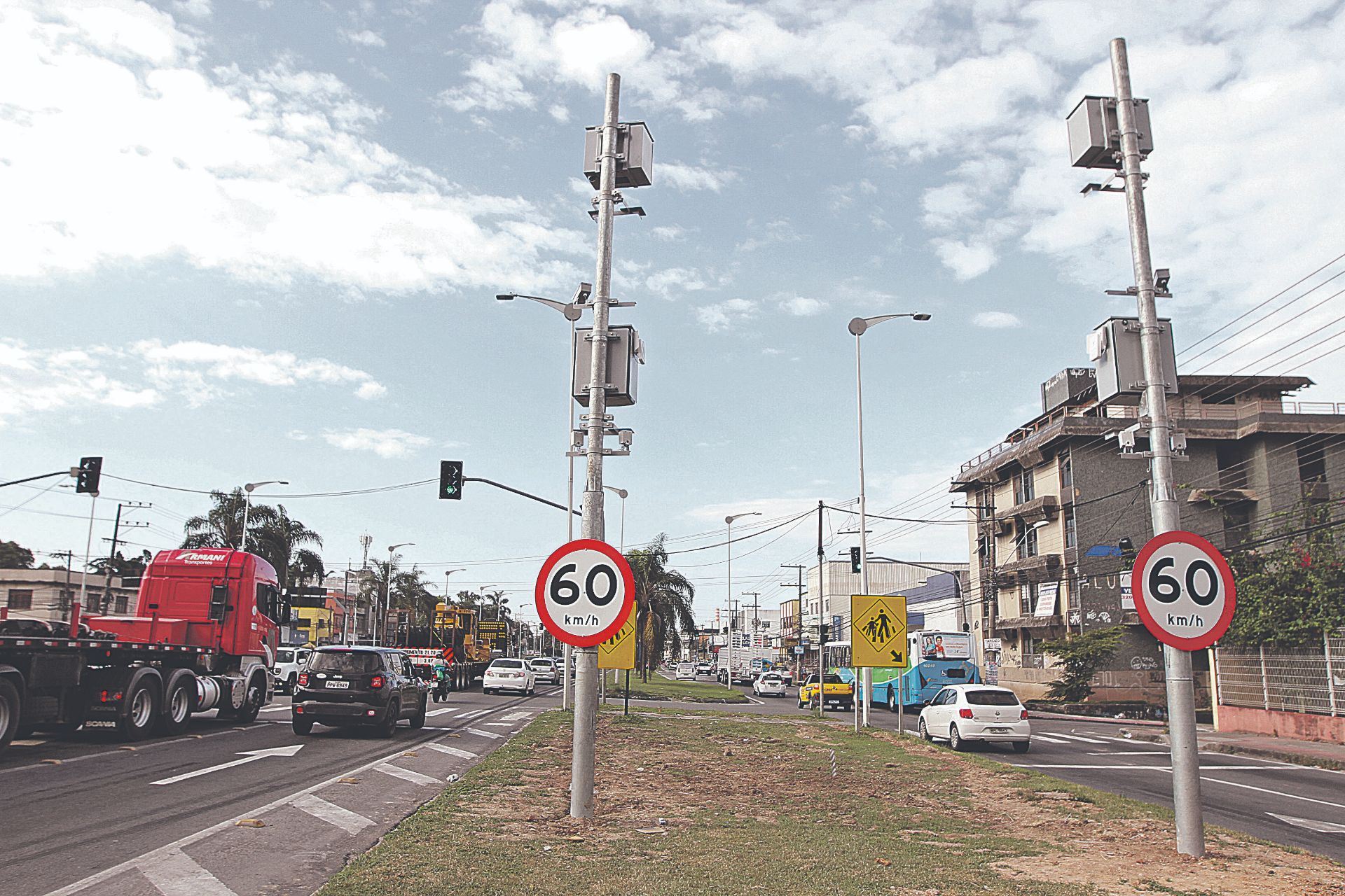 Novos radares instalados na BR-101, entre Carapina e Laranjeiras, na Serra, seguem normas da ABNT e do Contran (Foto: Kadidja Fernandes/ AT)