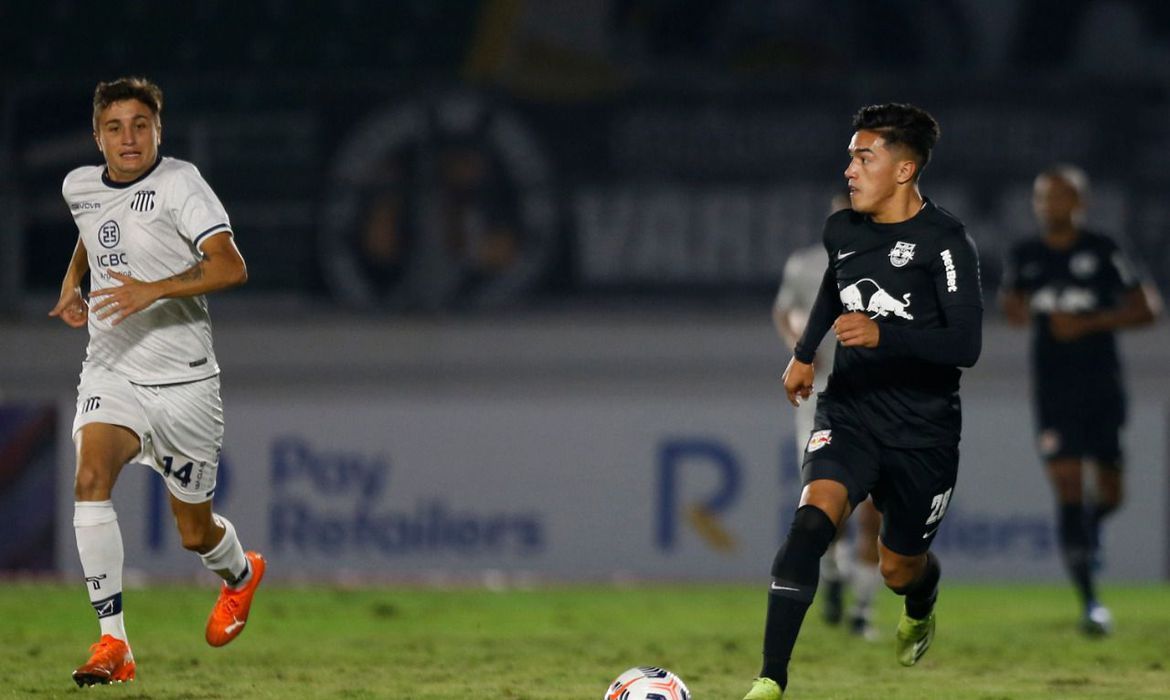 Com um jogador a menos, Massa Bruta é pressionado e cai para Talleres (Foto: Ari Ferreira/ Red Bull Bragantino/ Divulgação)