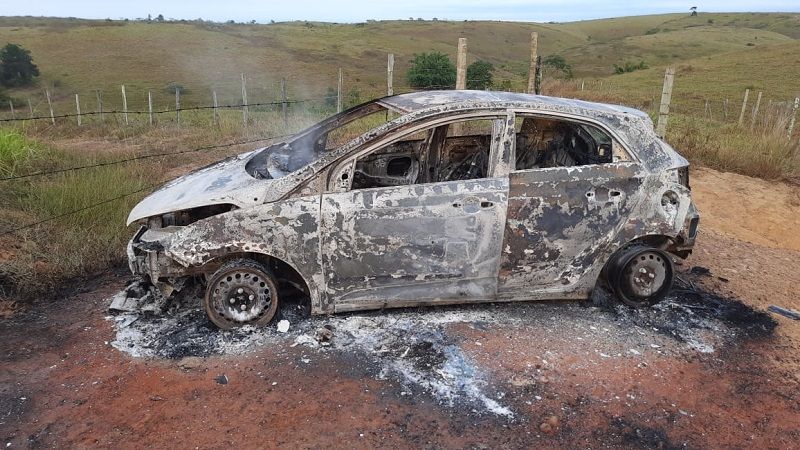 A polícia investiga se o veículo incendiado é o mesmo que foi usado por criminosos durante assassinato do vereador Marcos Augusto Costalonga (Foto: Divulgação)