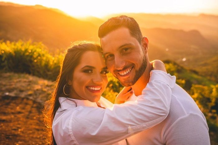 Casal Polliana Emanuelle e Yury Meneghel reservou duas datas: julho para o casamento no civil e outubro, no religioso (Foto: João Paulo Gomes Fotografia/ Divulgação)