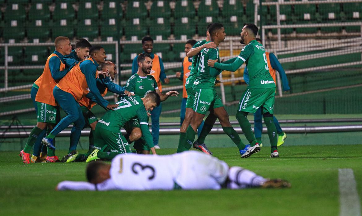 Chapecoense supera Figueirense e se classifica no Catarinense (Foto: Márcio Cunha/ ACF/ Divulgação)
