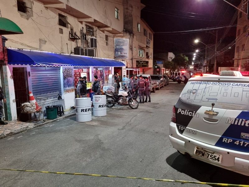 Cliente que matou 2 acusados de assalto é indiciado por "excesso na legítima defesa" em Guarapari (Foto: Roberta Bourguignon)